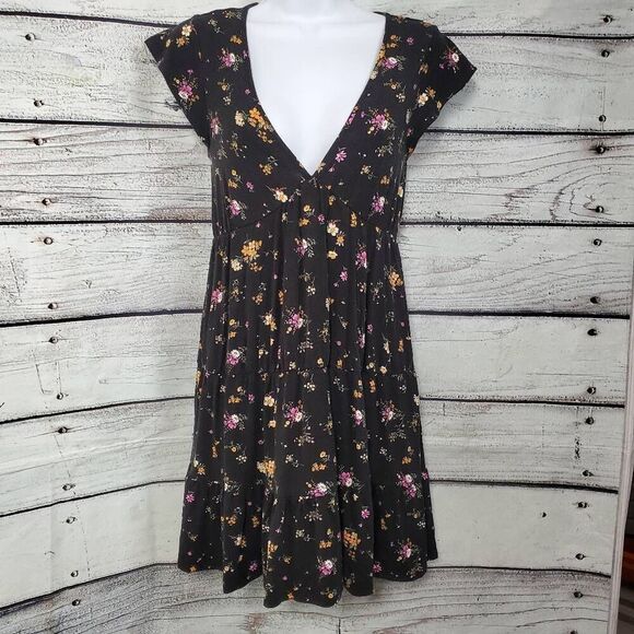 Forever 21 Small Black Floral V-neck sundress - Picture 9 of 10
